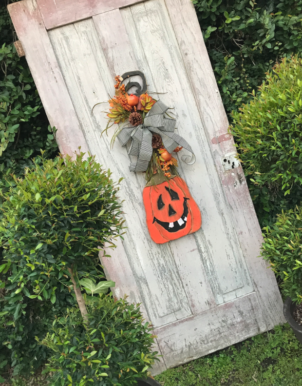 Wood Jack-O-Lantern Wreath